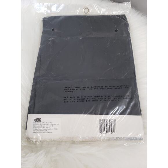 NOS Vintage Halloween Creepy Creatures 41” Vinyl Vampire‎ Dracula Costume Cape - Picture 4 of 4